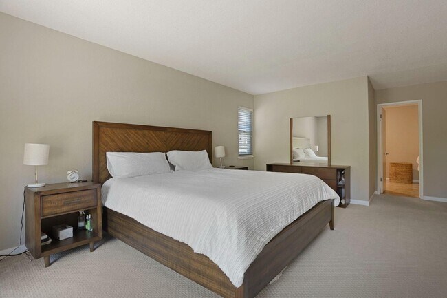 Building Photo - 67 Exeter Ln