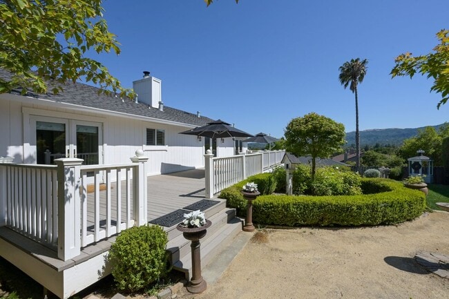 Building Photo - 5 Santa Victoria Ct