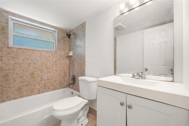 Building Photo - 608 SW 16th Ave