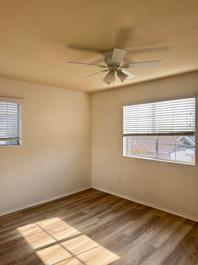 Building Photo - 1060 McFarland Ave