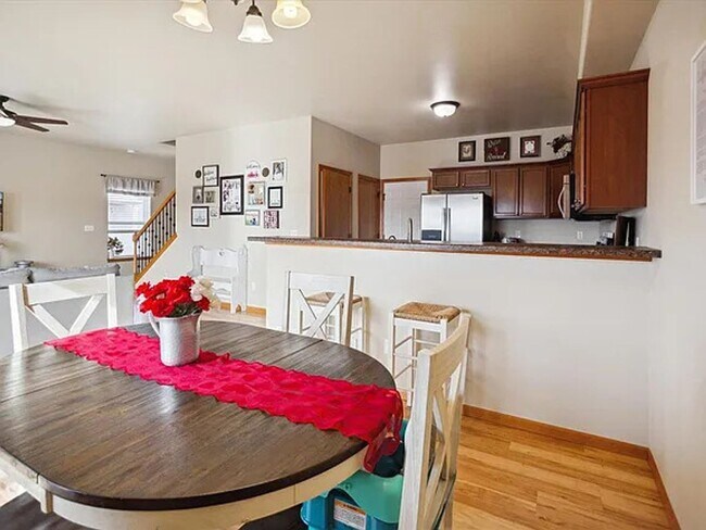 Building Photo - Coralville 4 Bedroom 4 Bath 3 Level Town H...