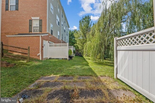 Building Photo - 23404 Rainbow Arch Dr