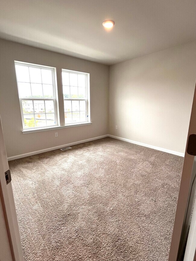 Building Photo - 20 Rothbury Ct