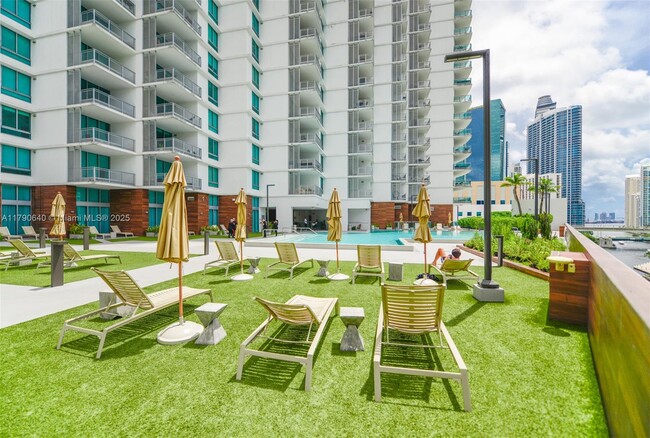 Building Photo - 350 S Miami Ave