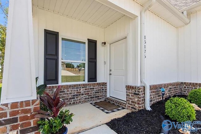 Building Photo - 15176 Blendor Crooks Dr