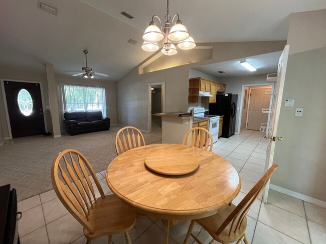 Building Photo - 3BR/2BA Home with 2 Car Garage, Fenced Yard & RV Hookups – Lake City, FL