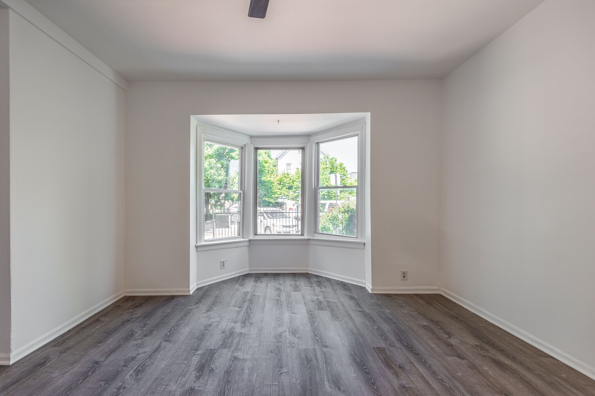Building Photo - 3147 N Spaulding Ave