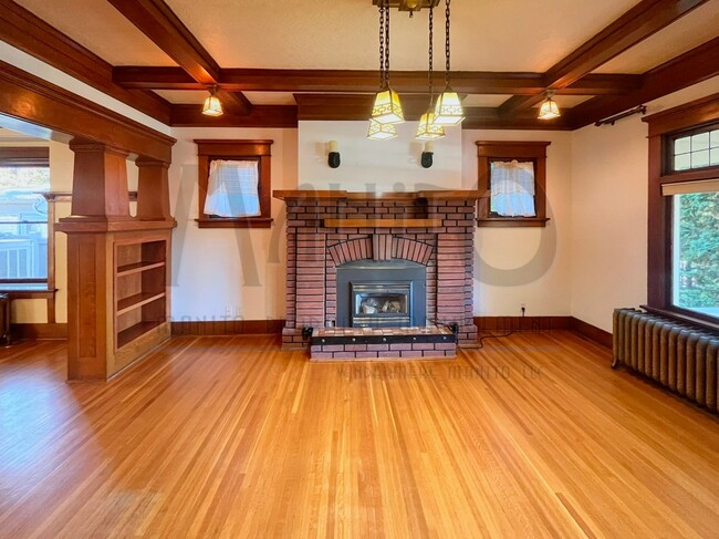 Building Photo - Beautiful South Hill Craftsman