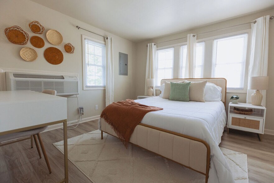 Building Photo - 308 Lamont St