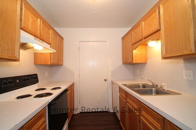 Building Photo - Holy Toledo!