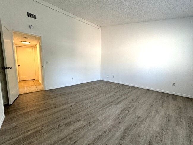 Building Photo - 3 Bedroom House in Sherman Oaks!
