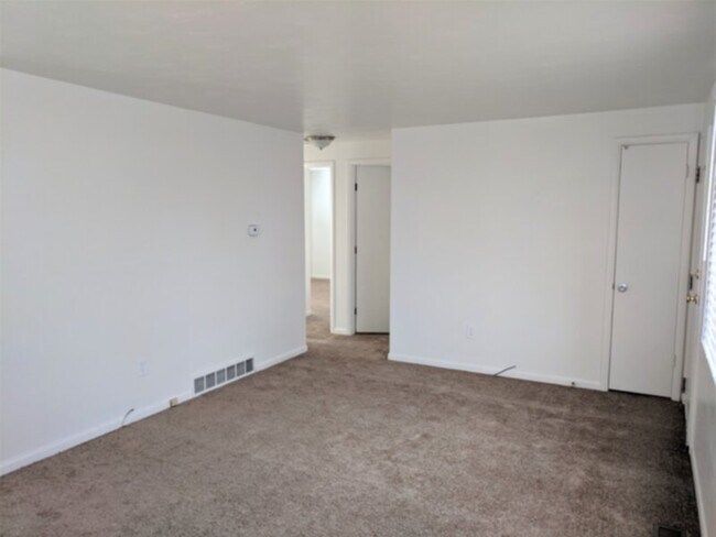 Building Photo - 3237 S Huron St