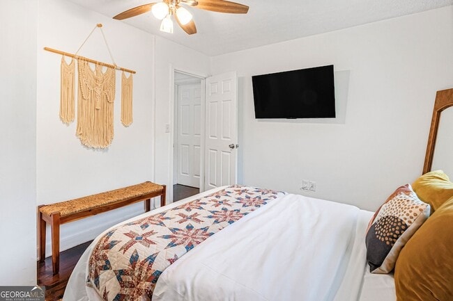 Building Photo - 2100 Cascade Rd