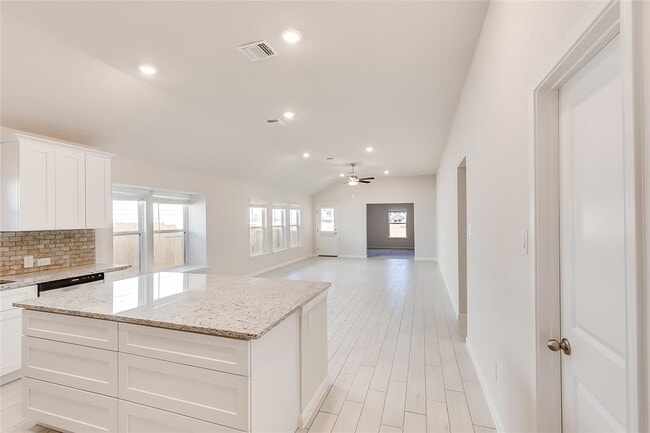 Building Photo - 125 Comet Pointe Dr