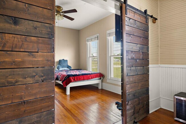 Building Photo - 103 E Willis St