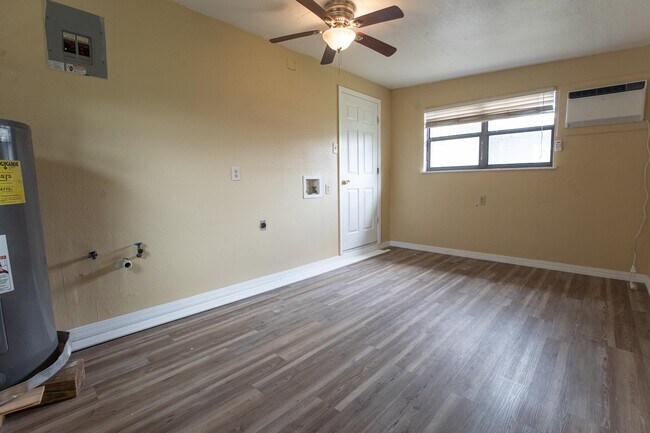 Building Photo - 121 W Stonecastle Dr
