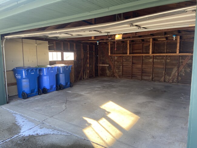 Building Photo - 2010 Capitol Ave