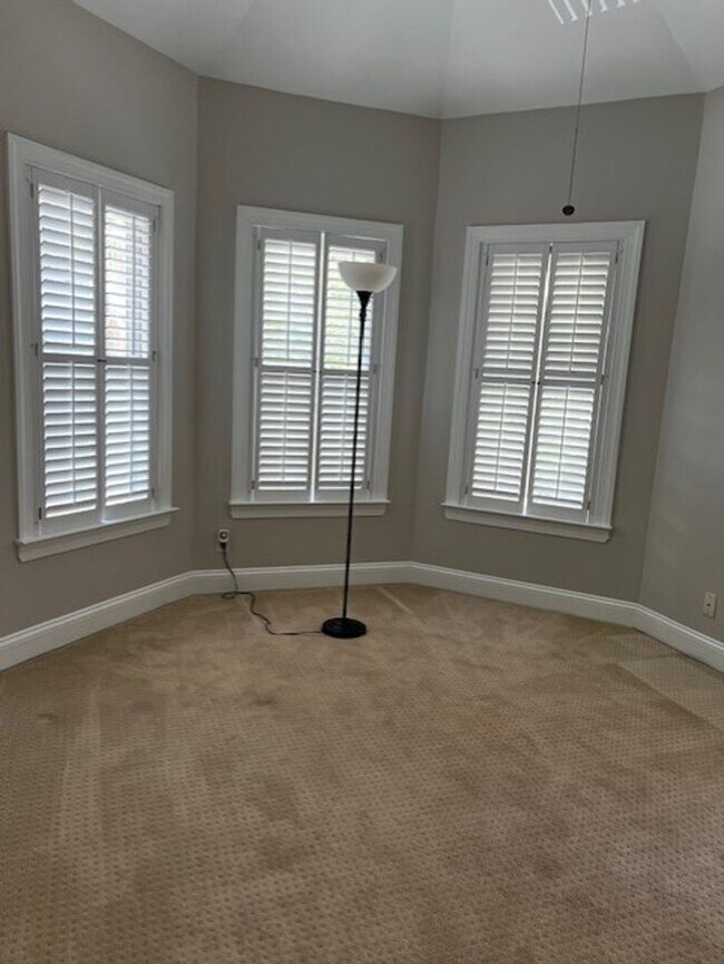 Building Photo - Bermuda Pointe