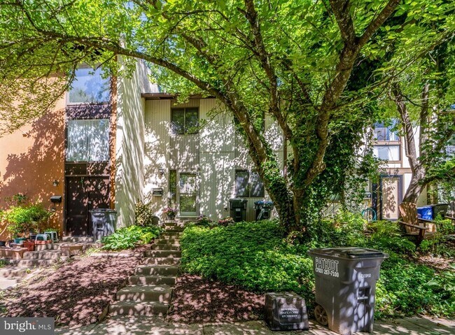 Building Photo - 2455 Pyrenees Ct