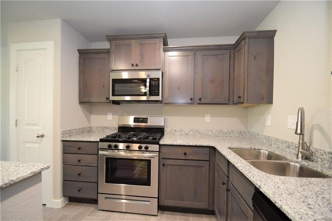 Building Photo - 422 Rineel Ave