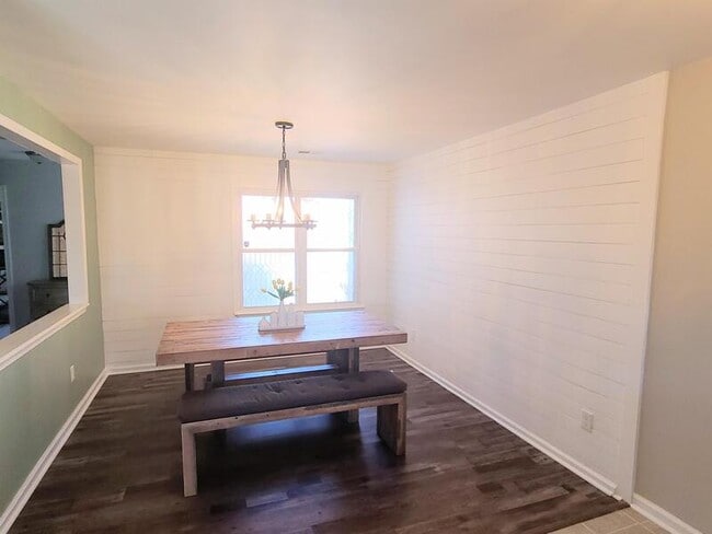 Building Photo - 1288 Nesbitt Dr