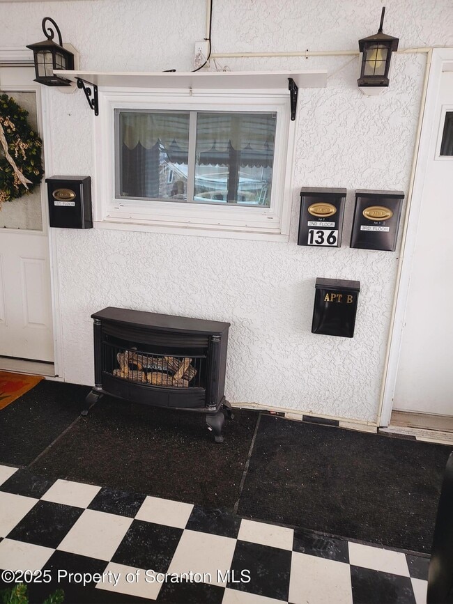 Building Photo - 136 Chestnut St