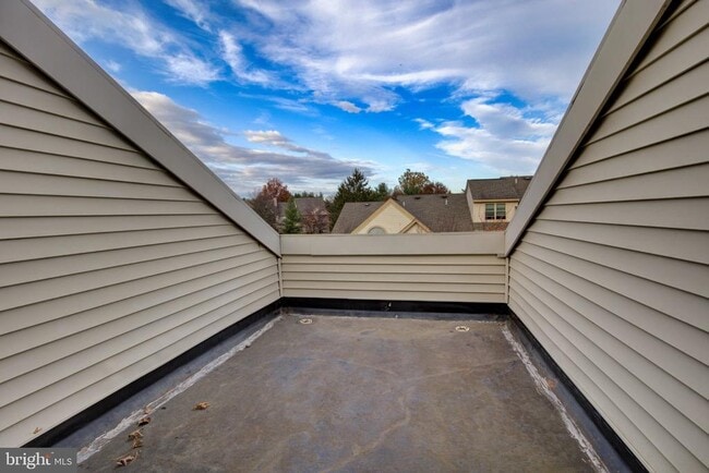 Building Photo - 1302 Foxmeadow Cir