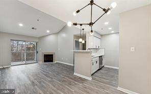 Building Photo - 8931 Town Center Cir