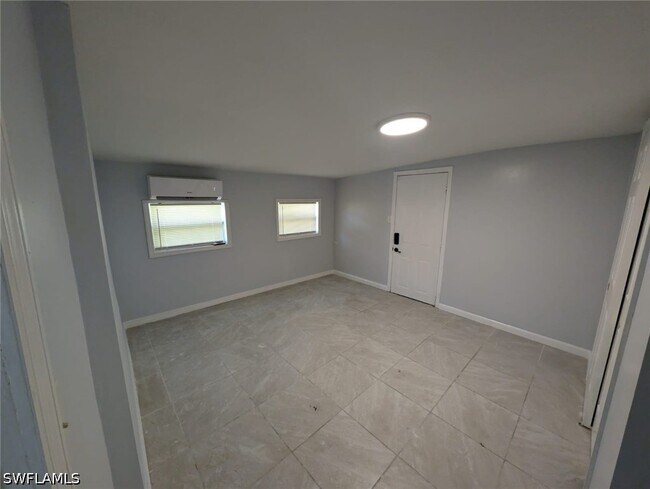 Building Photo - 111 E Palmetto Ln