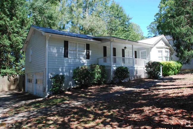 Building Photo - 2410 Hillboro Cir S W