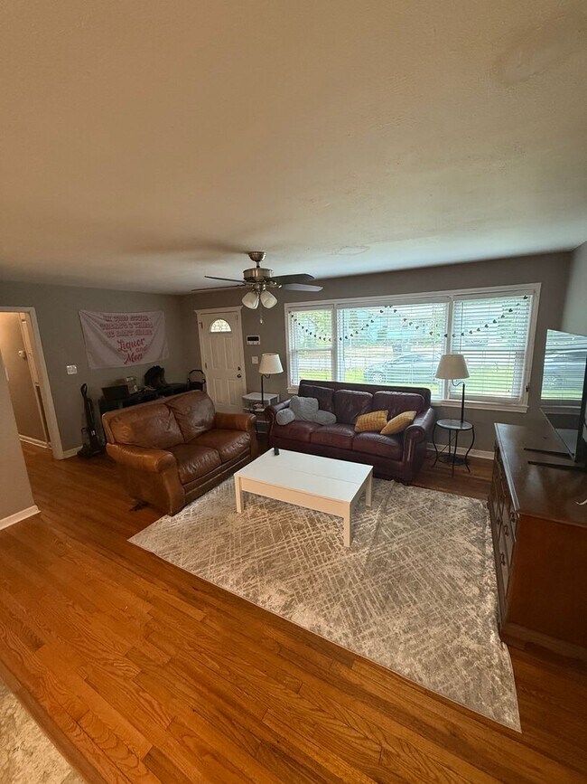 Building Photo - 3/2 Single Family Home Close to FSU!