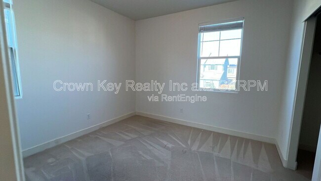 Building Photo - 448 Albertina Ave