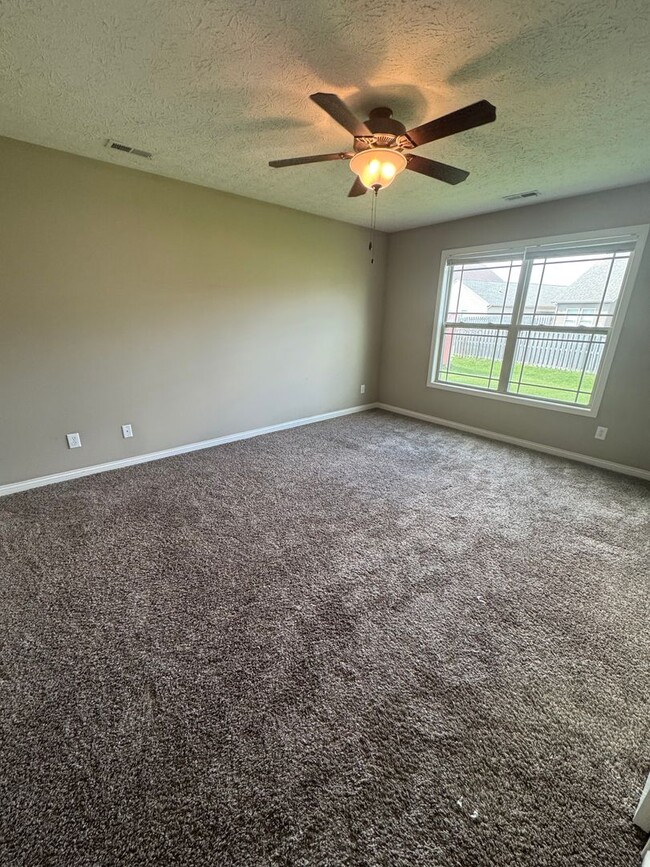 Building Photo - 3 Bedroom Single Family Home