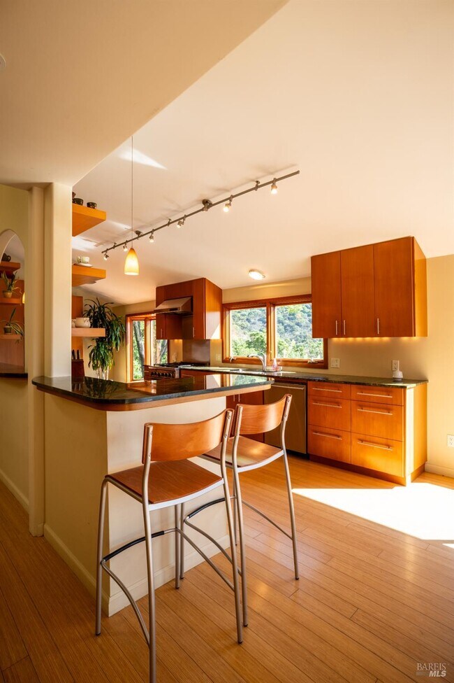 Building Photo - 452 Chestnut Ave