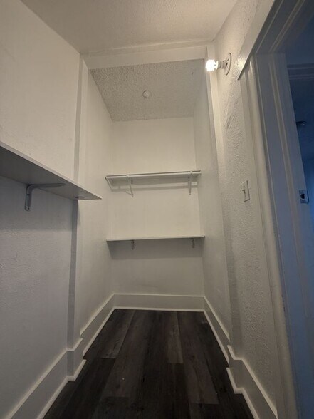 Building Photo - 3925 Normandie Ave