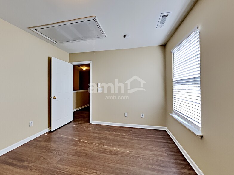 Building Photo - 2119 Ponty Pool Dr