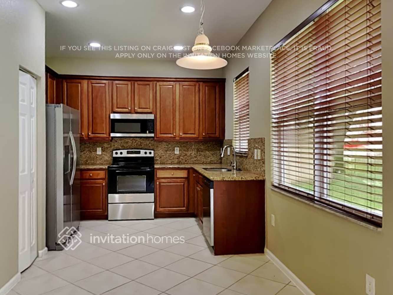 Building Photo - 10441 Yarrow Dr