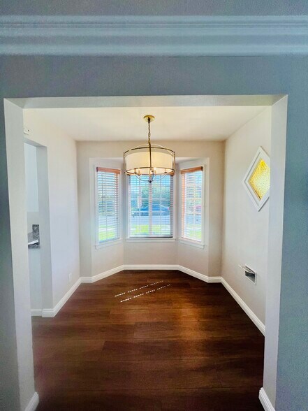dining area - 12542 Menlo Ave