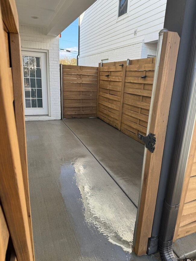 Building Photo - 689 Hickory Industrial Dr