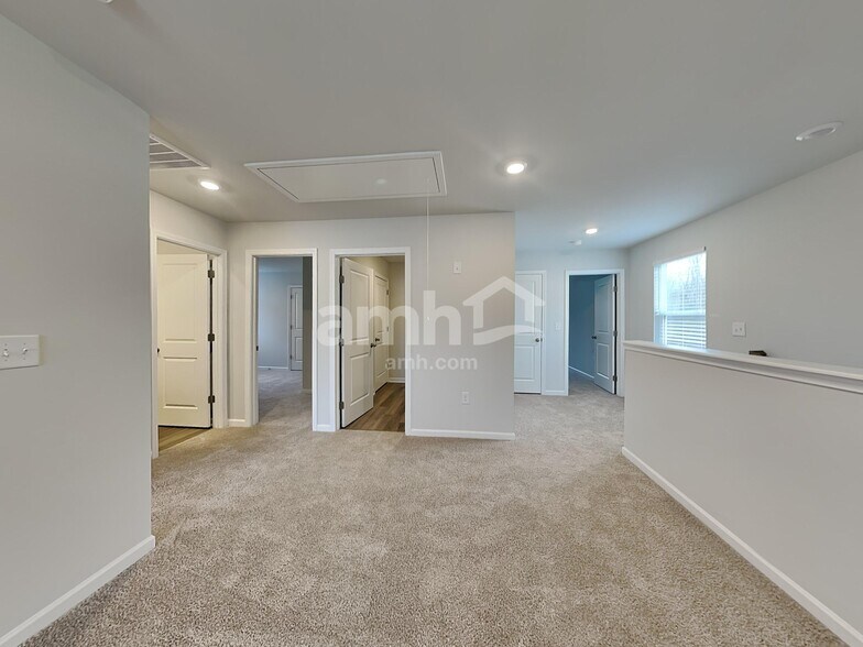 Building Photo - 4001 Zepelin Wy