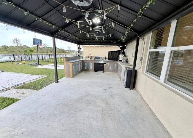 Building Photo - 2731 House Finch Rd