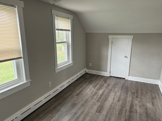 Building Photo - Lansdale Renovated 4 Bedroom Cape with off...