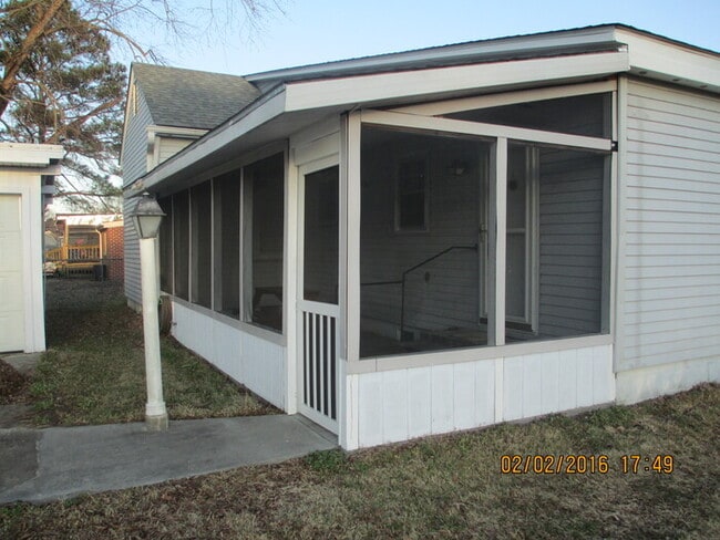 Building Photo - 1215 Carolina Ave