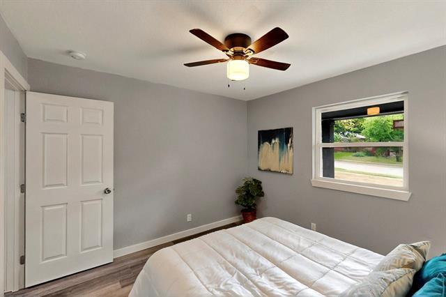 Building Photo - 1425 Oakhill Dr