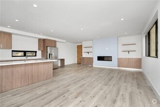 Building Photo - 5923 Laurel Canyon Blvd