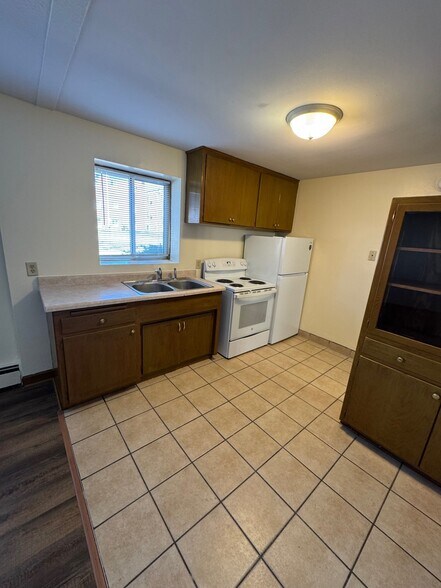 Building Photo - 464 Maryland Ave W