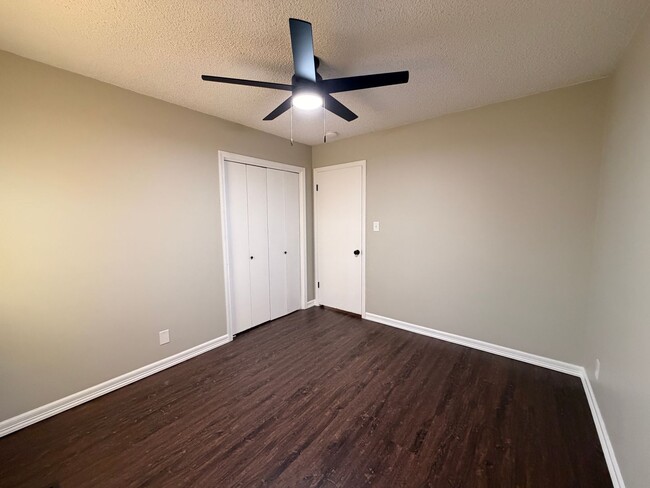 Building Photo - Newly Remodeled 3/2 Jenks Home