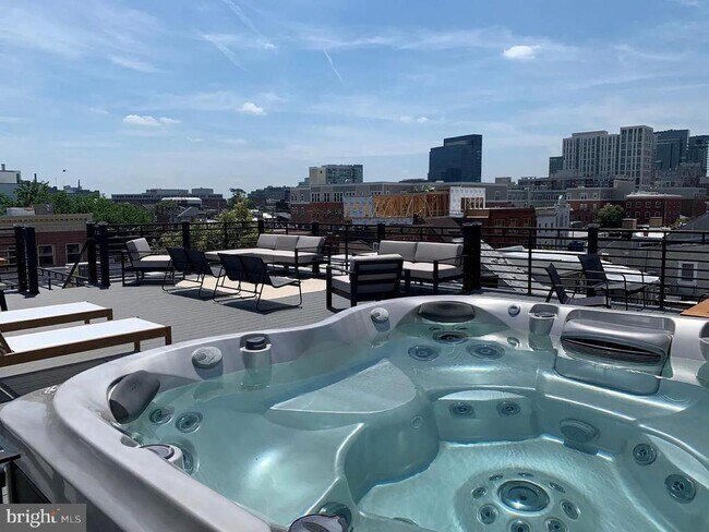 Building Photo - 1742 Fleet St