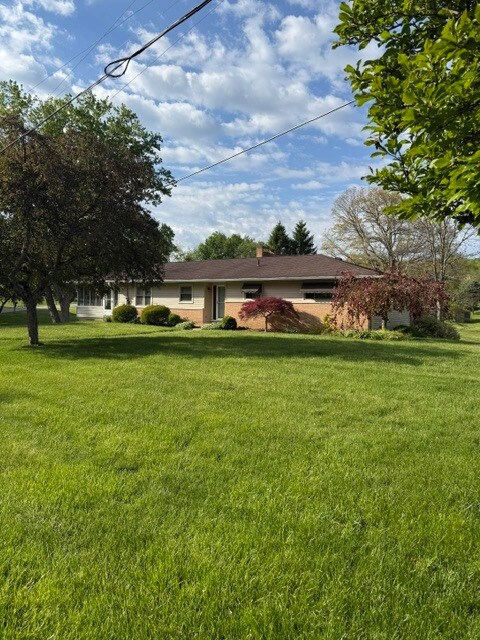 Building Photo - 212 Hoffman Rd