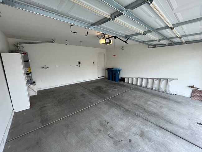 Building Photo - Lovely Gated Townhome Single Story Community.